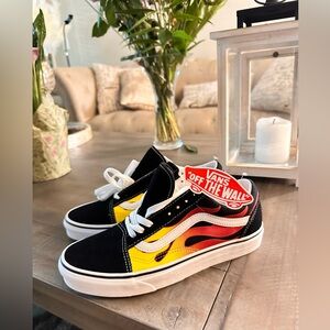NWT Vans Old Skool Flames 🔥